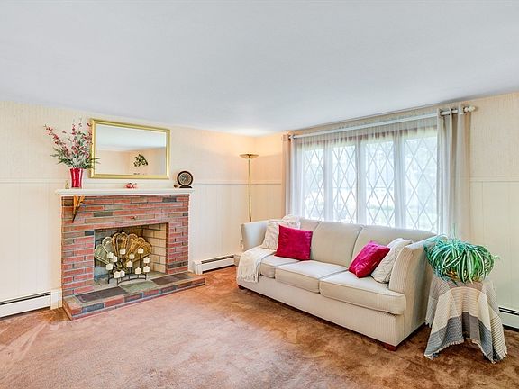 5th image of 9 Muriel Ln