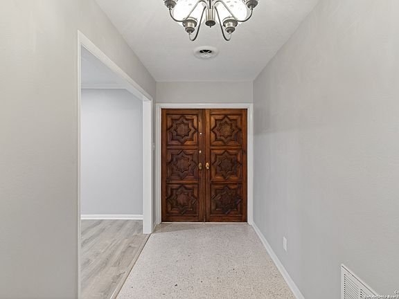 3rd image of 510 E INEZ ST