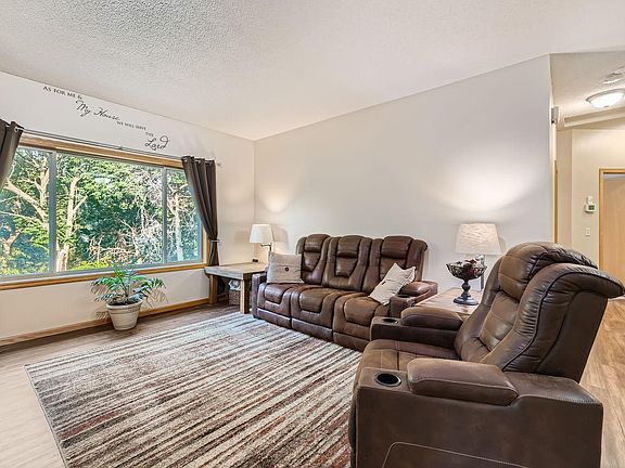 4th image of 22754 Poppy St NW