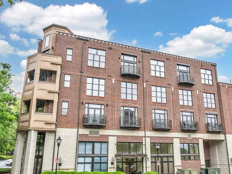 101 W Court St #221 — Photo 1