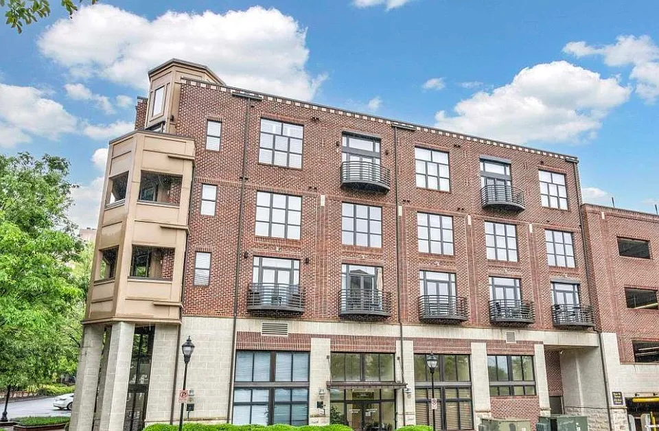 101 W Court St #221