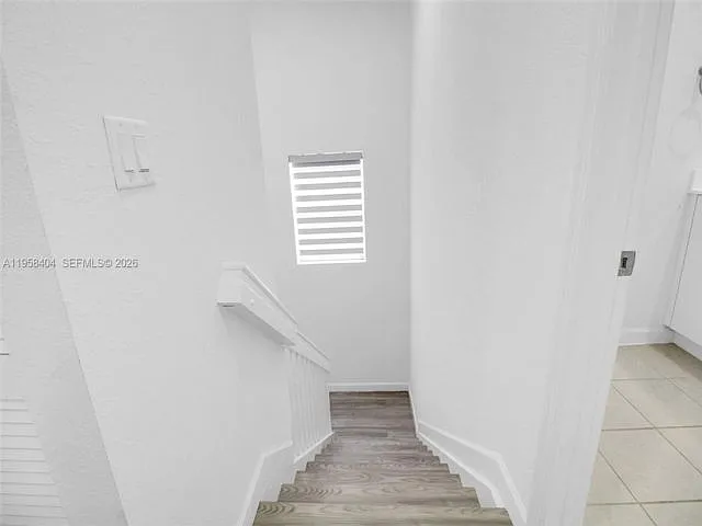 879 SE 26th Ter — Photo 5