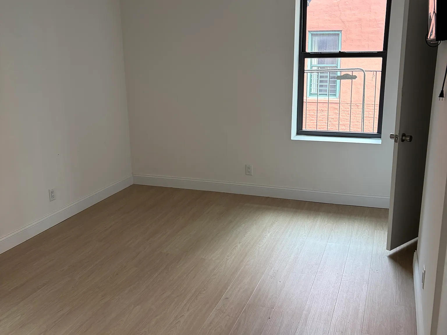 1 bed, 1200 sqft, $1,635 — Photo 2