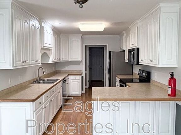 4th image of 200 Myrna Dr
