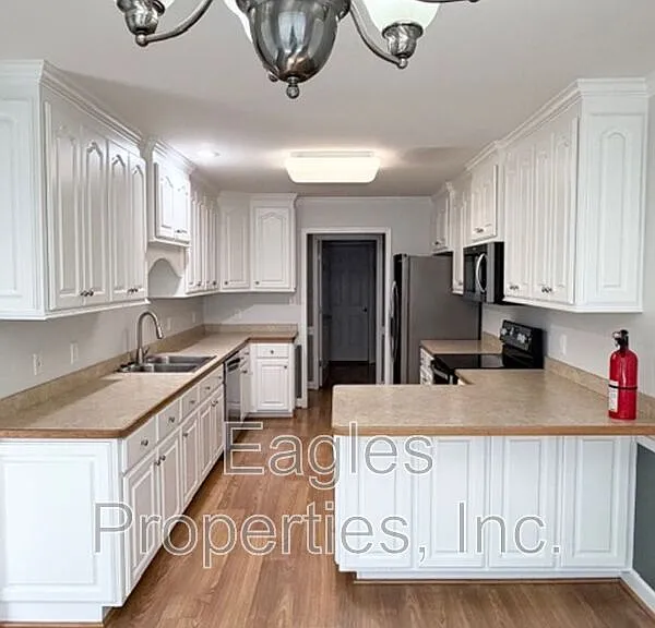 200 Myrna Dr — Photo 4