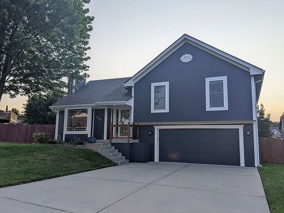 2nd image of 215 Hampton Dr