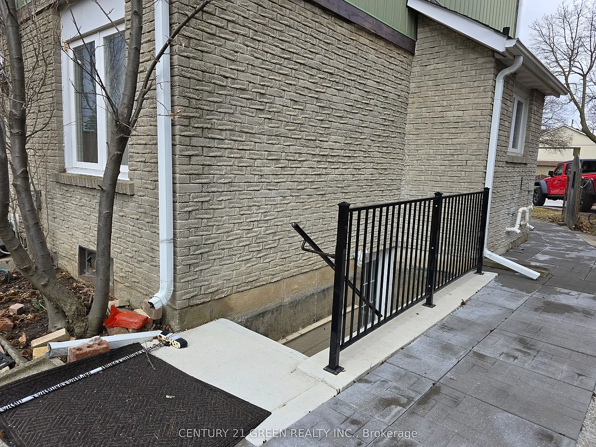 Building Photo - 34 Terryhill Sq #BASEMENT