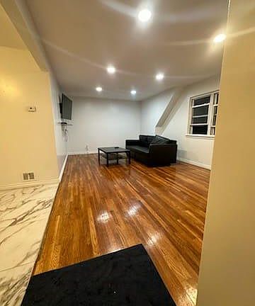 3rd image of 133-20 Farmers Blvd #2