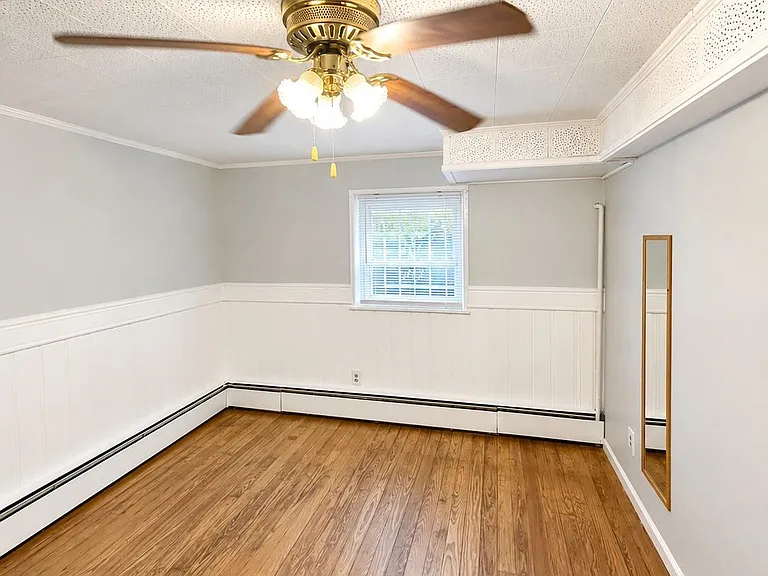 2329 Throop Ave #1 — Photo 4
