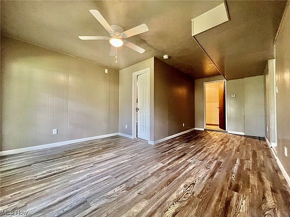 4th image of 3831-3833 Eigen St #1 & 2