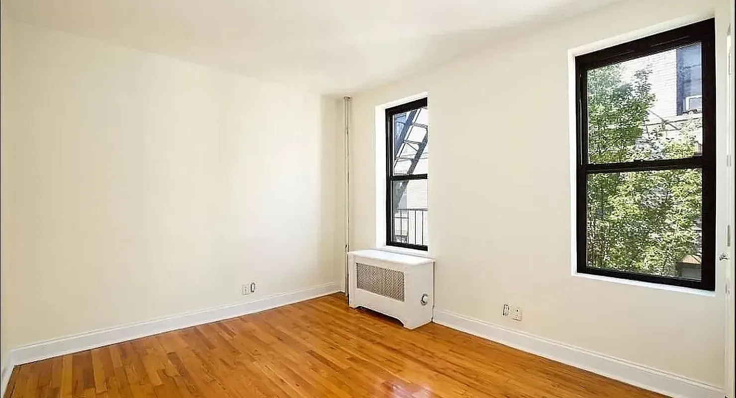 30-49 Crescent Street — Photo 1