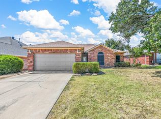 1085 Hillwood Dr, Saginaw, TX 76179
