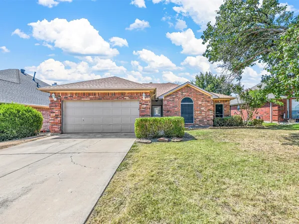 1085 Hillwood Dr, Saginaw, TX 76179