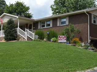 147 E Lawn Ave, Saint Clairsville, OH 43950