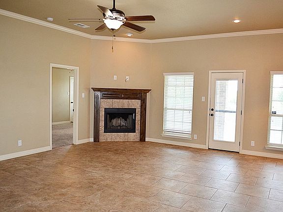 5th image of 1103 Chaucer Ln