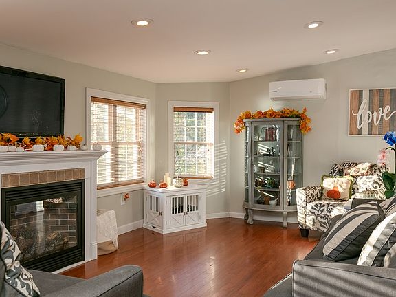 4th image of 7 Woodside Dr