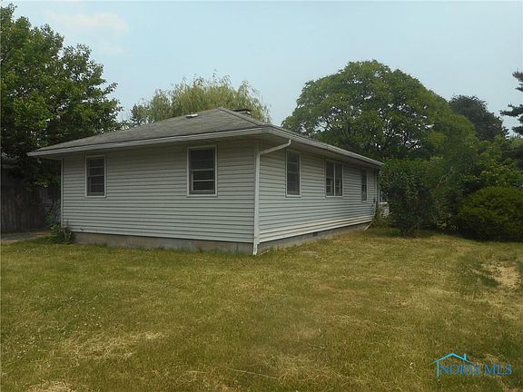 3rd image of 3613 Wallace Blvd