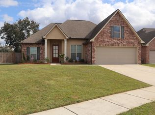 213 Still Waters Rd, Broussard, LA 70518