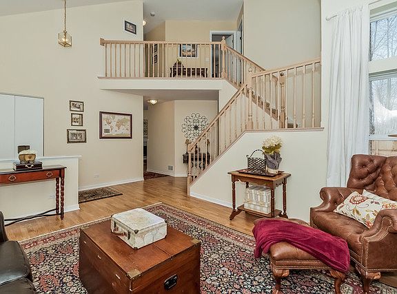 2nd image of 301 Lexington Ln