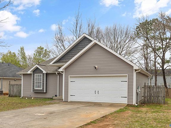 3rd image of 108 Rebecca Pines Dr