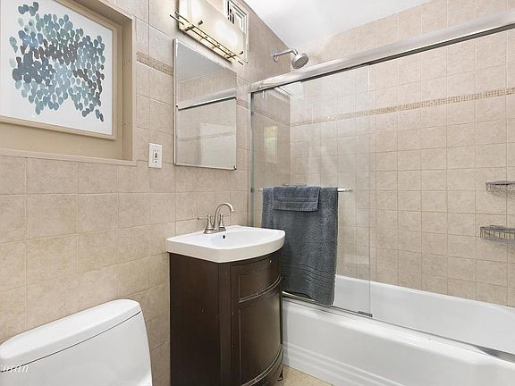 5th image of 315 E 72nd St APT 2C