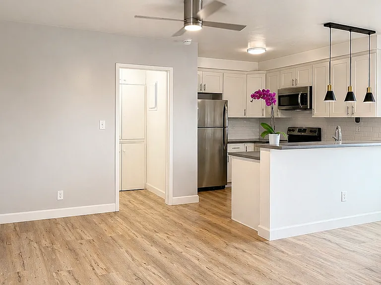 21111 Wood Ave — Photo 10