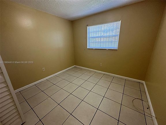 4th image of 131 NW 77th St APT 5
