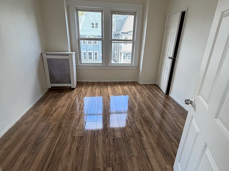 326-28 Amherst St #2L — Photo 9