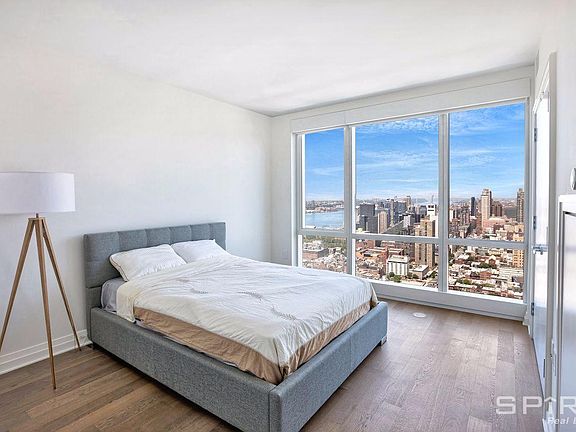 4th image of 460 W 42nd St APT 55N