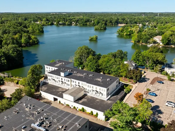 24 S Bulfinch St Unit 202, North Attleboro, MA 02760