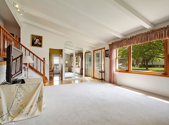 2nd image of 1012 Seymour Ave
