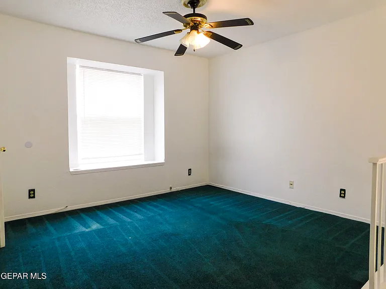 726 Medina St — Photo 23