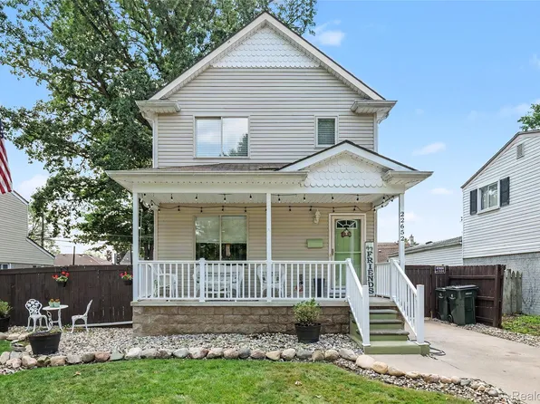 22652 Maxine St, Saint Clair Shores, MI 48080