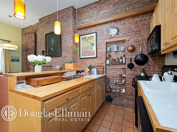 2nd image of 36 W 96th St APT 9