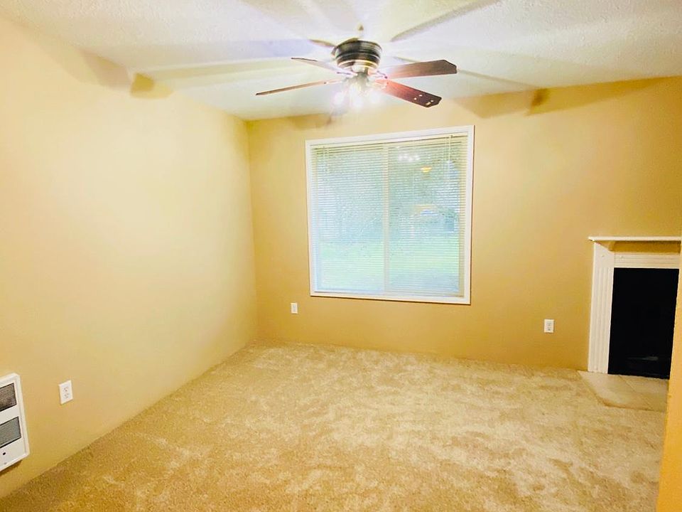 Light & bright dining room