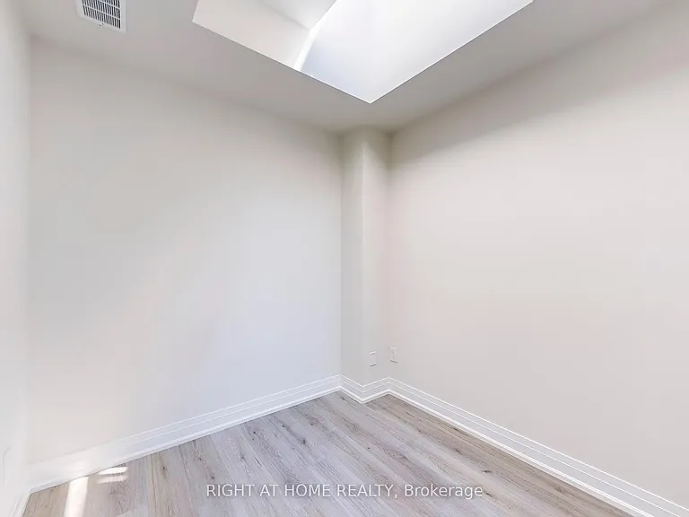 851 Sheppard Ave W #30 — Photo 22