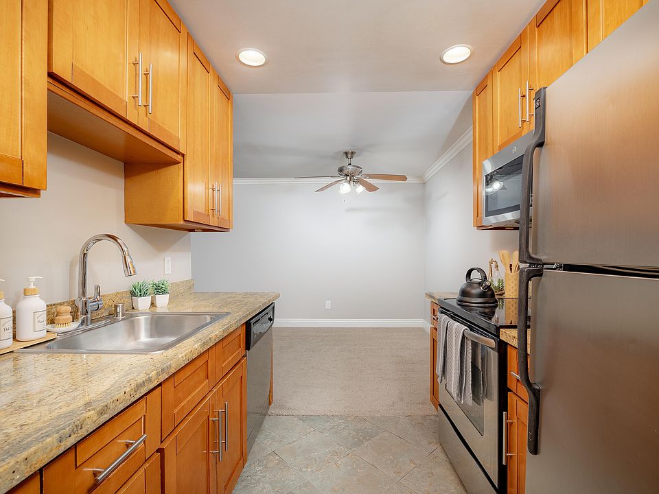 Regency #118 kitchen