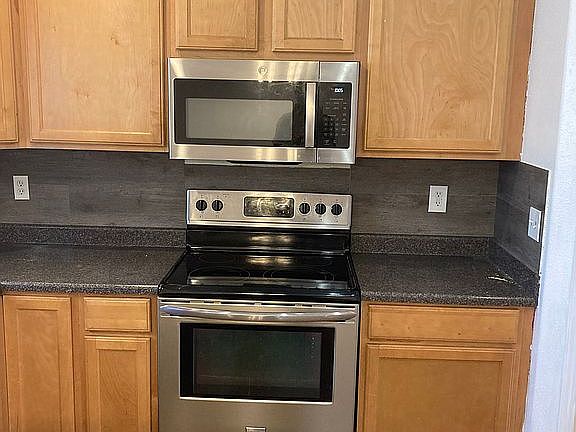 5th image of 225 Cottonwood Ave