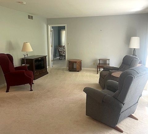 2nd image of 779 Regina Ct #779