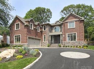 101 Pinewood Rd, Manhasset, NY 11030