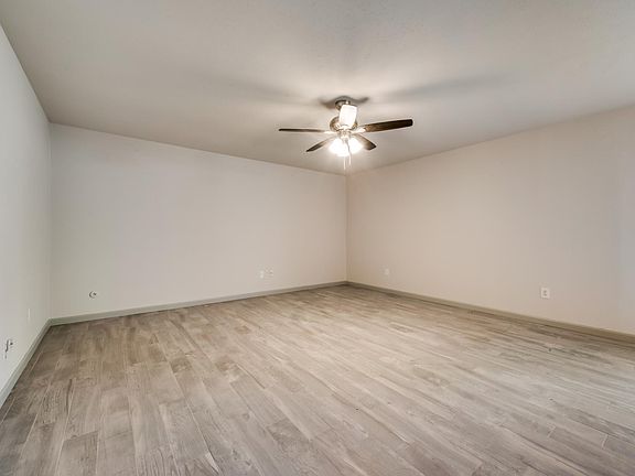 3rd image of 7021 Lincolnshire Ln