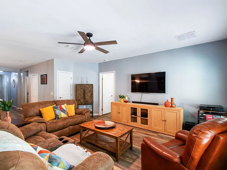 107 Parkhurst Ln — Photo 4