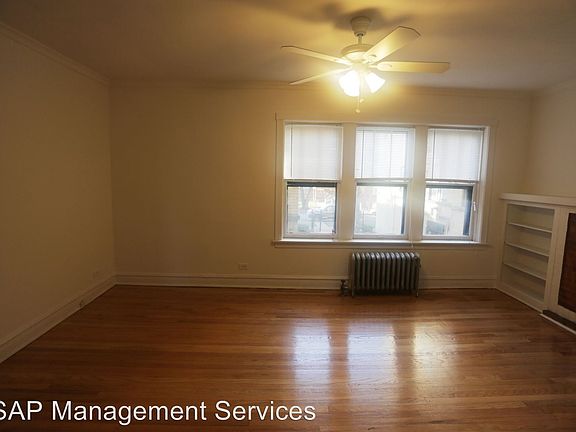 3rd image of 2950 W Belle Plaine Ave #2