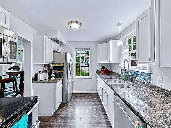 2nd image of 2579 Saybrook Rd