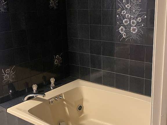 3rd image of 2125 Parkside Dr