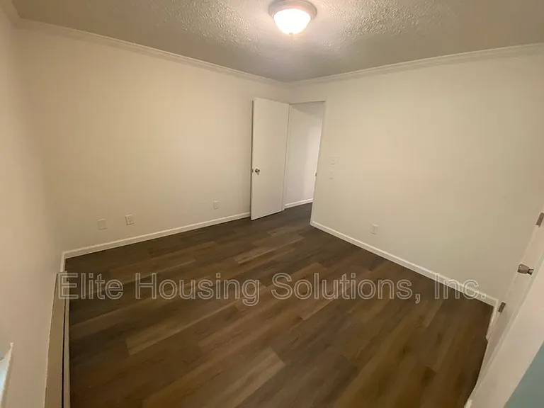 108 Buck Ave #D — Photo 6