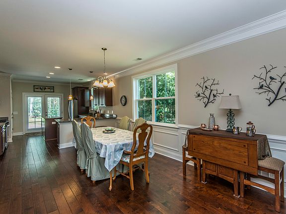 2nd image of 2914 Silver Lake Dr