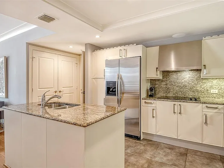 1350 Main St #903 — Photo 17