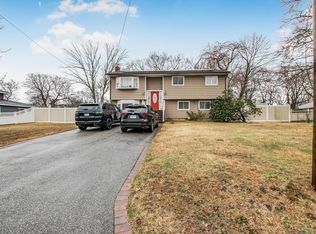 34 New Hampshire Ave, Bay Shore, NY 11706