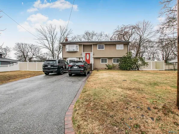 34 New Hampshire Avenue, Bay Shore, NY 11706